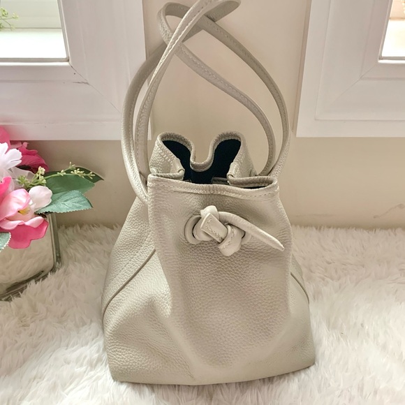 Vasic Bond Mini Bag Leather Tote in Ivory 